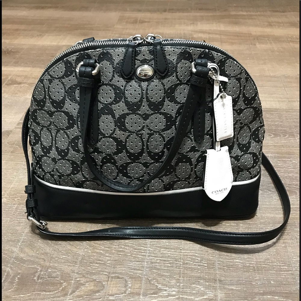 ❗️Reduced ❗️Coach Peyton Domed Signature Crossbody